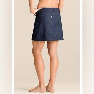 Athleta Bettona MEDIUM indigo denim classic skort pull on skirt-leg liner cut